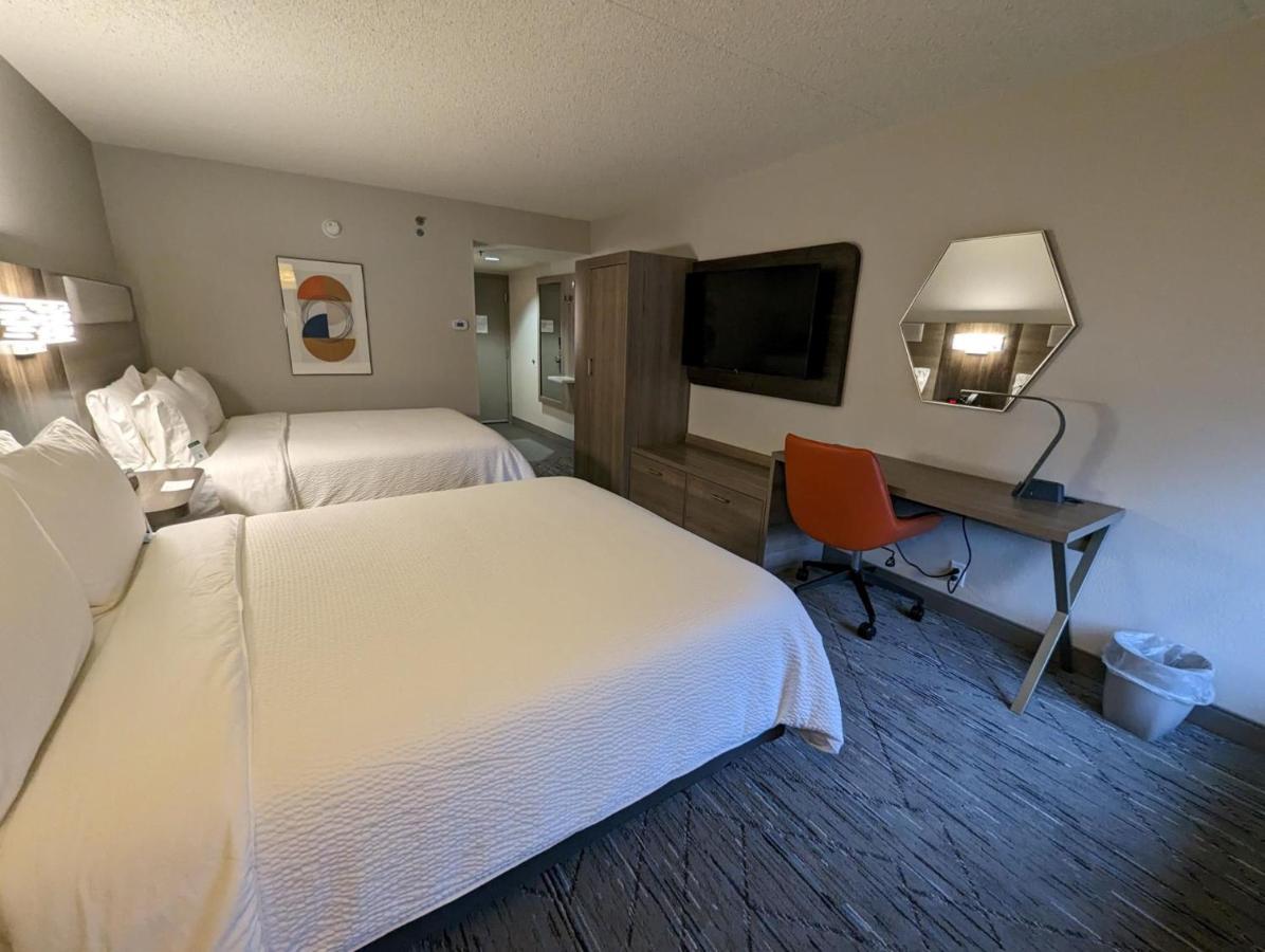 Holiday Inn Express Indianapolis Airport By Ihg Plainfield Exterior photo