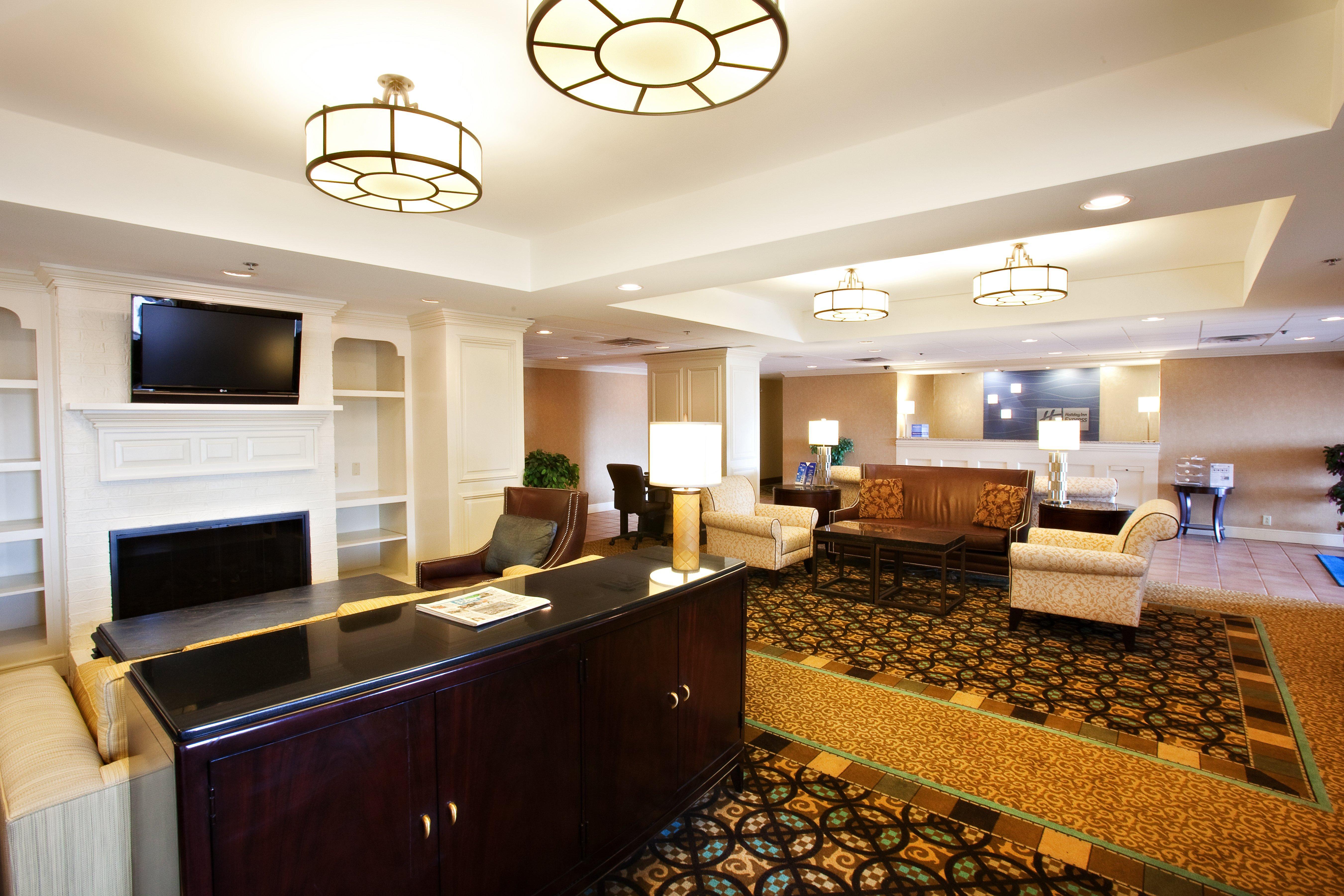 Holiday Inn Express Indianapolis Airport By Ihg Plainfield Exterior photo