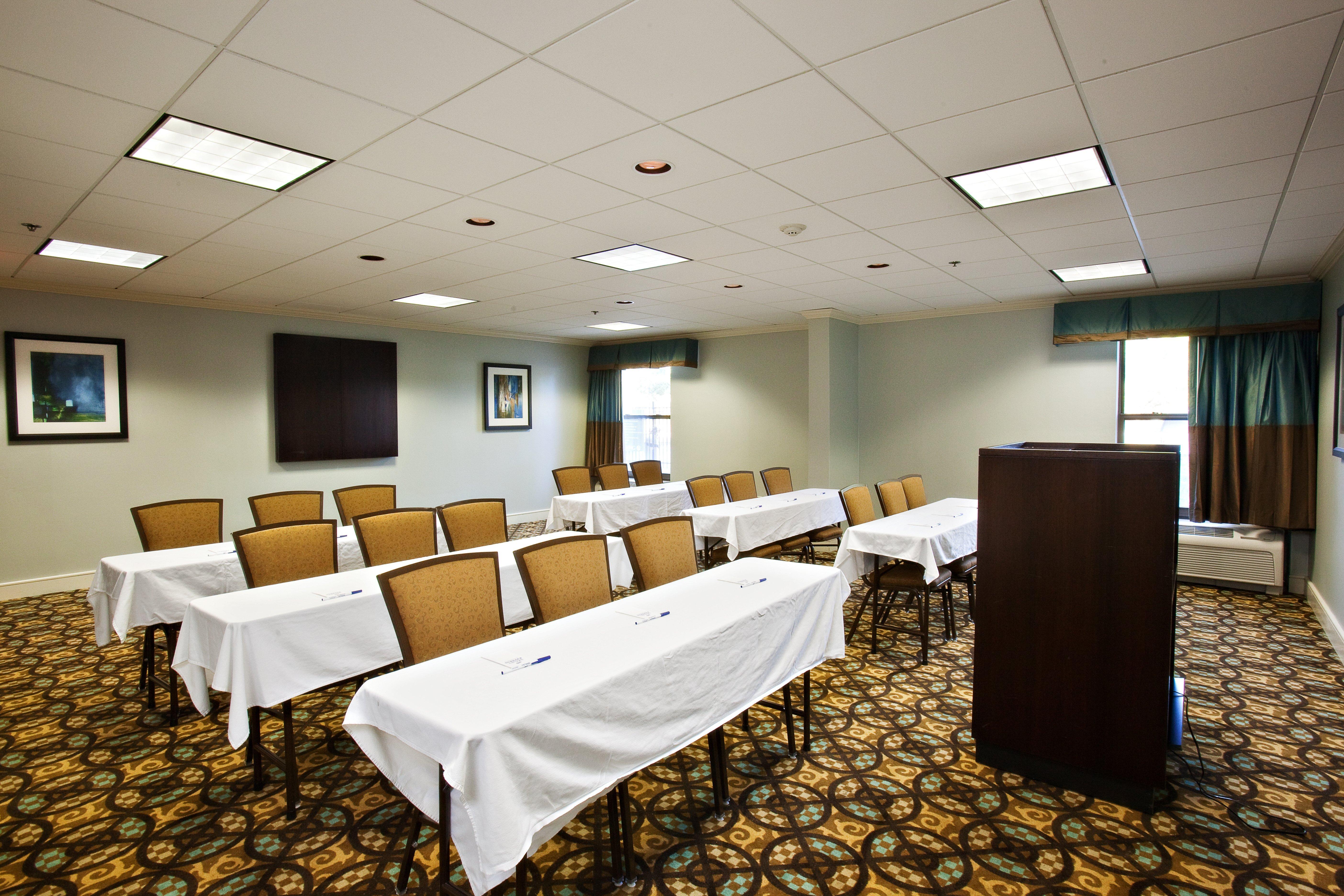 Holiday Inn Express Indianapolis Airport By Ihg Plainfield Exterior photo
