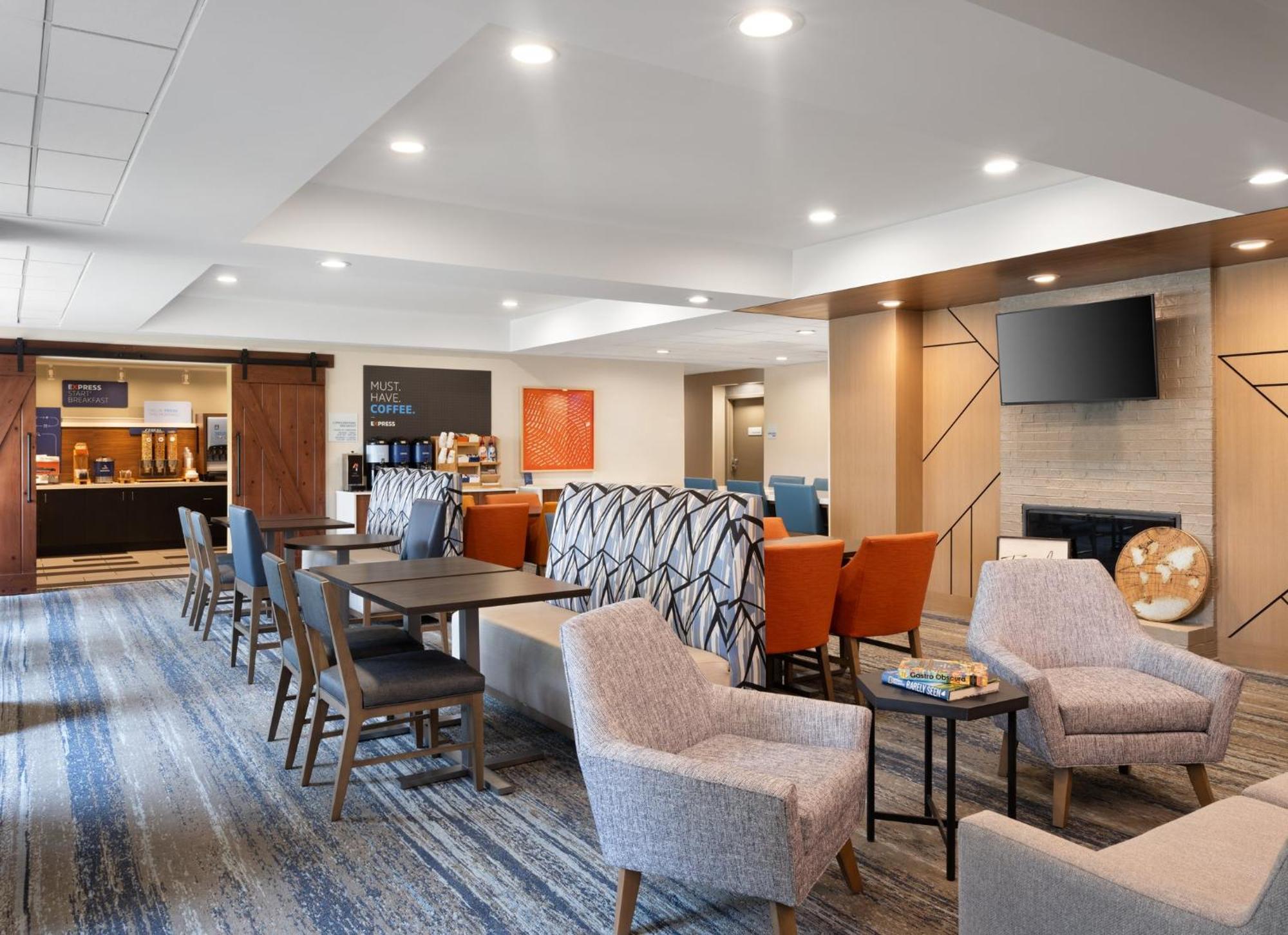 Holiday Inn Express Indianapolis Airport By Ihg Plainfield Exterior photo