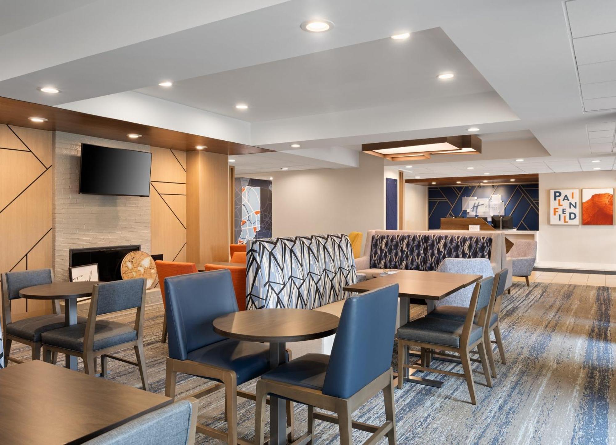 Holiday Inn Express Indianapolis Airport By Ihg Plainfield Exterior photo