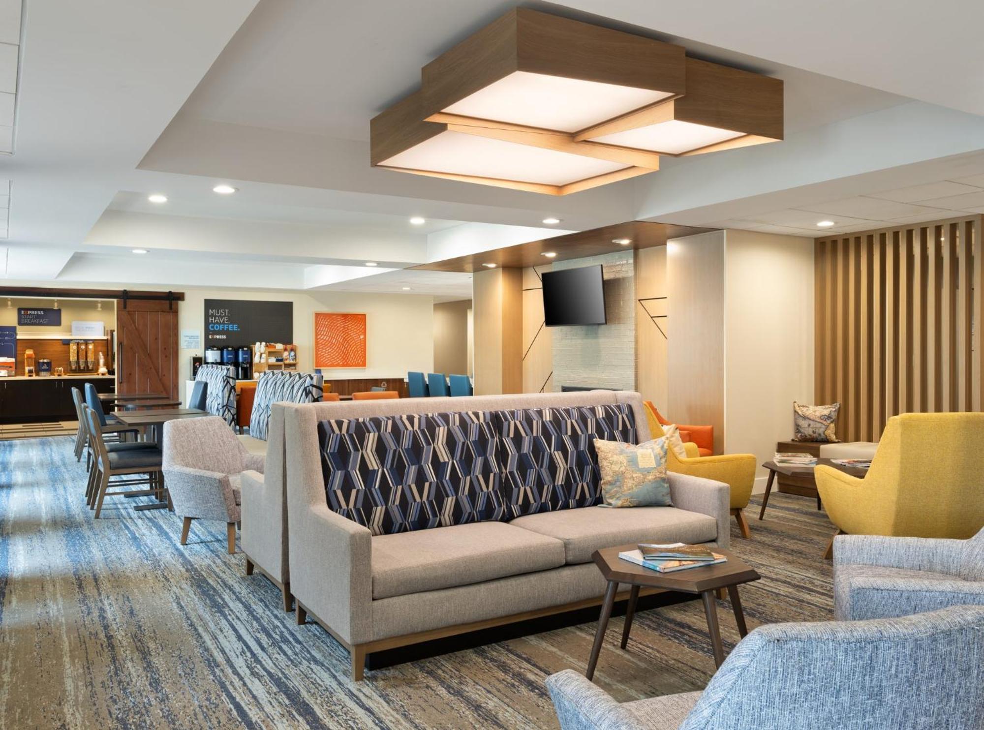 Holiday Inn Express Indianapolis Airport By Ihg Plainfield Exterior photo