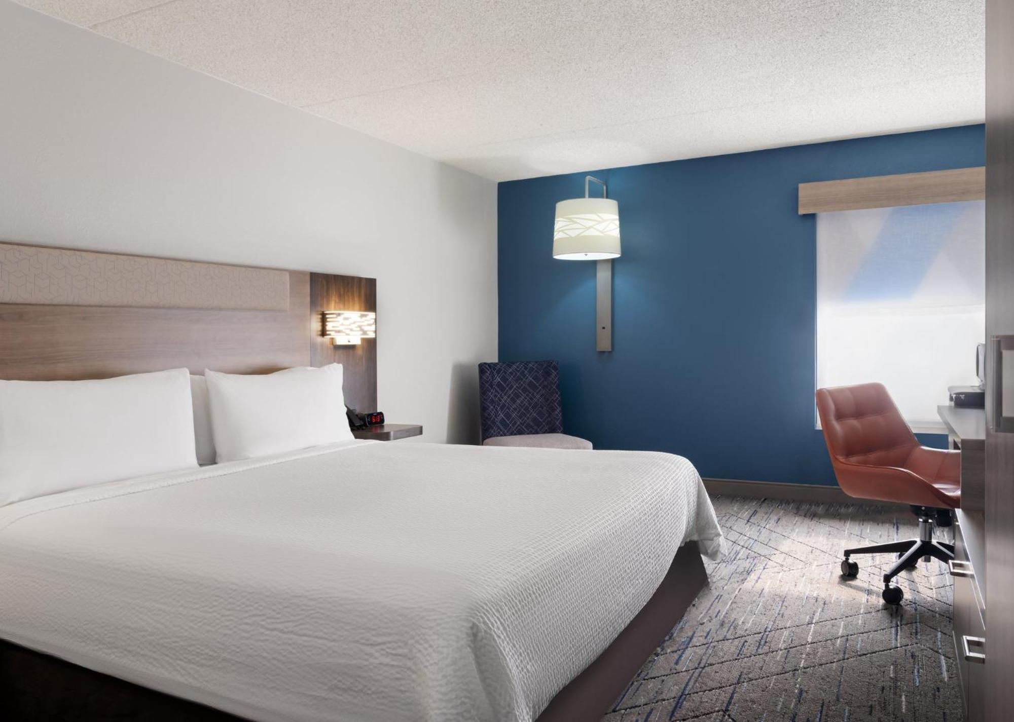 Holiday Inn Express Indianapolis Airport By Ihg Plainfield Exterior photo