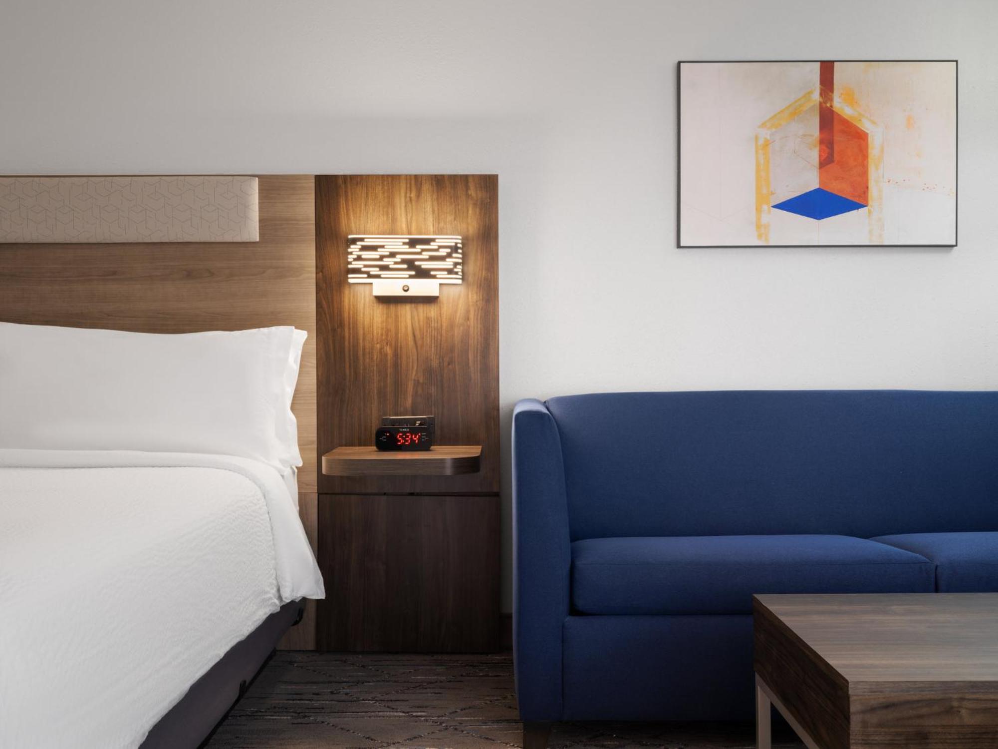 Holiday Inn Express Indianapolis Airport By Ihg Plainfield Exterior photo